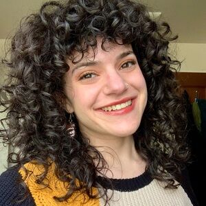 I’m Hannah! Check out my closet 🍒